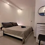 Apartmán Stylish - Modern - Large Terrace - 2 Bed - 200 M From Sea - Fully Air Con St. Paul's Bay