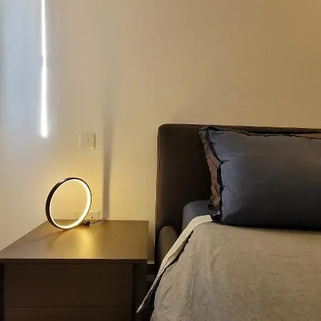 Stylish - Modern - Large Terrace - 2 Bed - 200 M From Sea - Fully Air Con Apartament