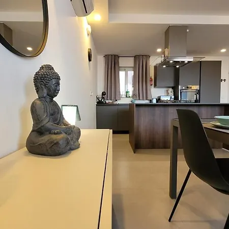 Apartment Stylish - Modern - Large Terrace - 2 Bed - 200 M From Sea - Fully Air Con *
