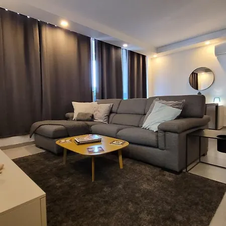 Stylish - Modern - Large Terrace - 2 Bed - 200 M From Sea - Fully Air Con Apartment *