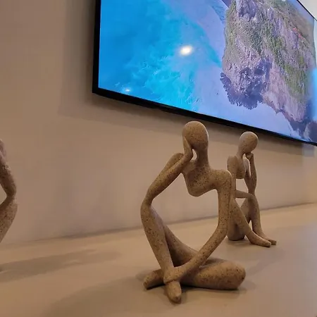 Διαμέρισμα Stylish - Modern - Large Terrace - 2 Bed - 200 M From Sea - Fully Air Con Σεντ Πόλς Μπέι