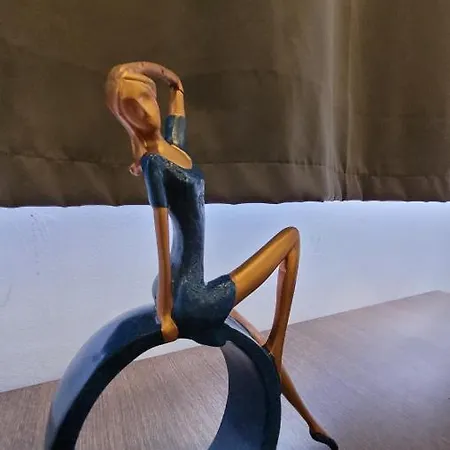 Stylish - Modern - Large Terrace - 2 Bed - 200 M From Sea - Fully Air Con San Pawl il-Baħar