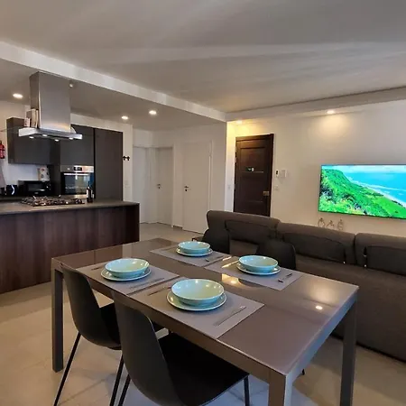 Stylish - Modern - Large Terrace - 2 Bed - 200 M From Sea - Fully Air Con Apartment St. Paul's Bay