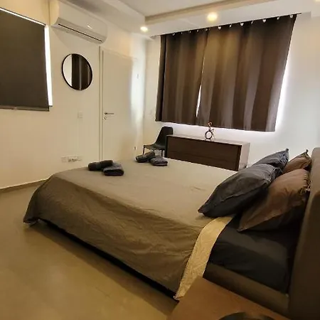Stylish - Modern - Large Terrace - 2 Bed - 200 M From Sea - Fully Air Con דירה סיינט פול ביי