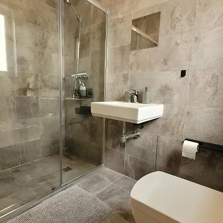 Stylish - Modern - Large Terrace - 2 Bed - 200 M From Sea - Fully Air Con * סיינט פול ביי