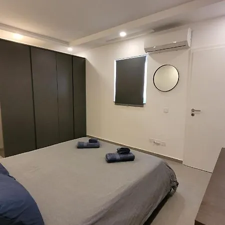 דירה Stylish - Modern - Large Terrace - 2 Bed - 200 M From Sea - Fully Air Con סיינט פול ביי